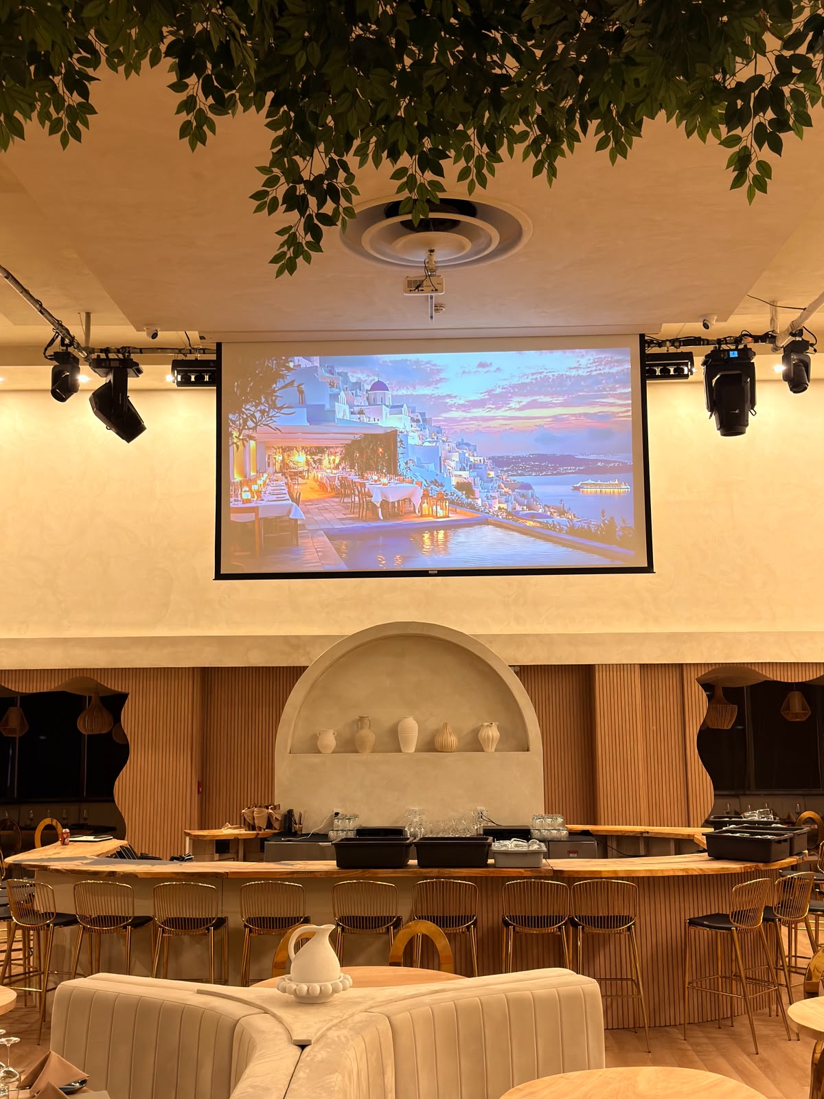 The room at 997 Rue Saint-Jacques set for a corporate day, photograph 2 of six